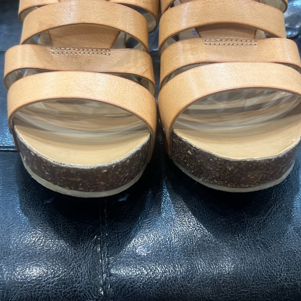 Blowfish Wedge Sandals "Herz" tan in color women's Size 7.5 Excellent Condition - Picture 3 of 7